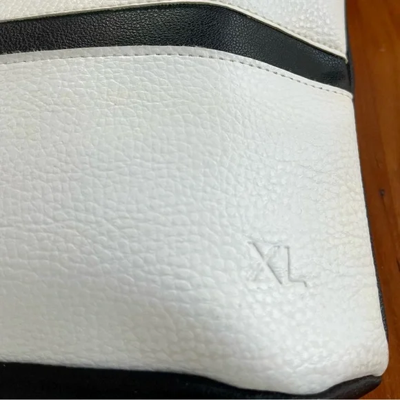 Vintage 1980’s Black and White Pebbled Leather Cross-Accent Checker Shoulder Bag - Picture 3 of 14